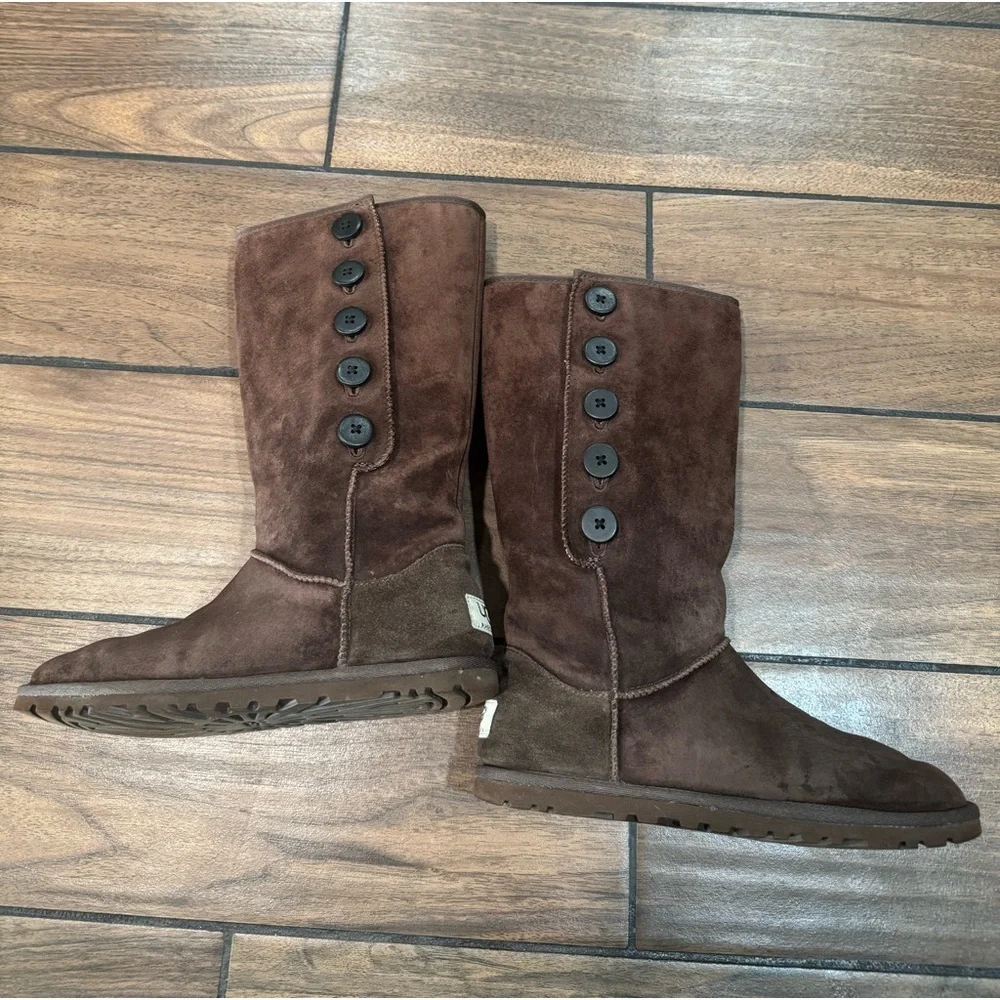 UGG Woman's Lo Pro Button Fold Over Brown Boots size 6